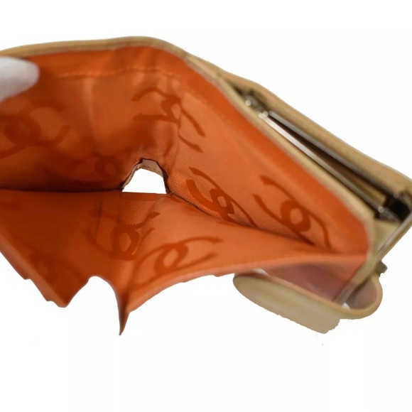 Chanel Bifold Kisslock Wallet- Camben Line- Patent Leather - Picture 9 of 9